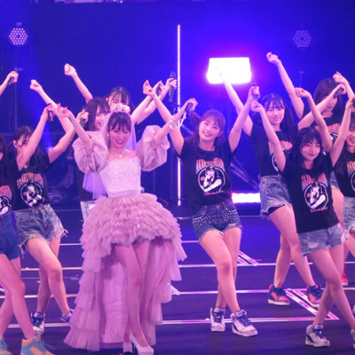 组图：吉田朱里举行毕业演唱会 身穿粉色纱裙热力开唱_高清图集_新浪网